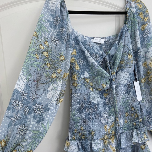 **NEW** ASTR Marietta Mini Dress Size Medium Blue Multi NWT - Picture 3 of 3